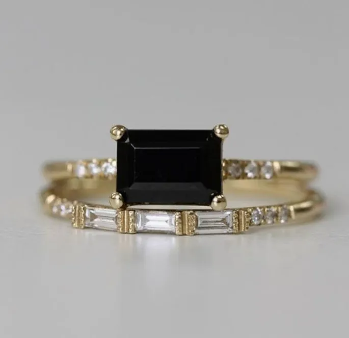 EAST WEST ONYX EQUILIBRIUM RING