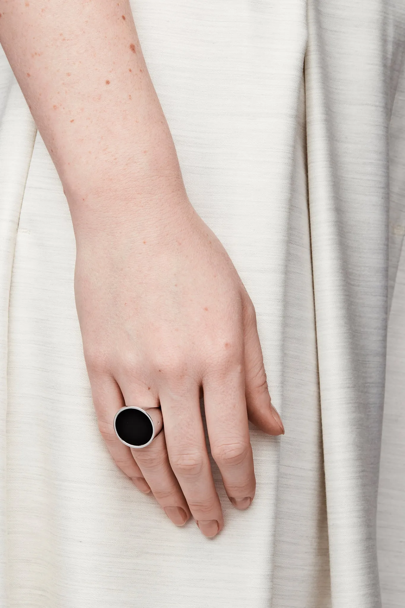 Flush Ring Black Onyx Circle