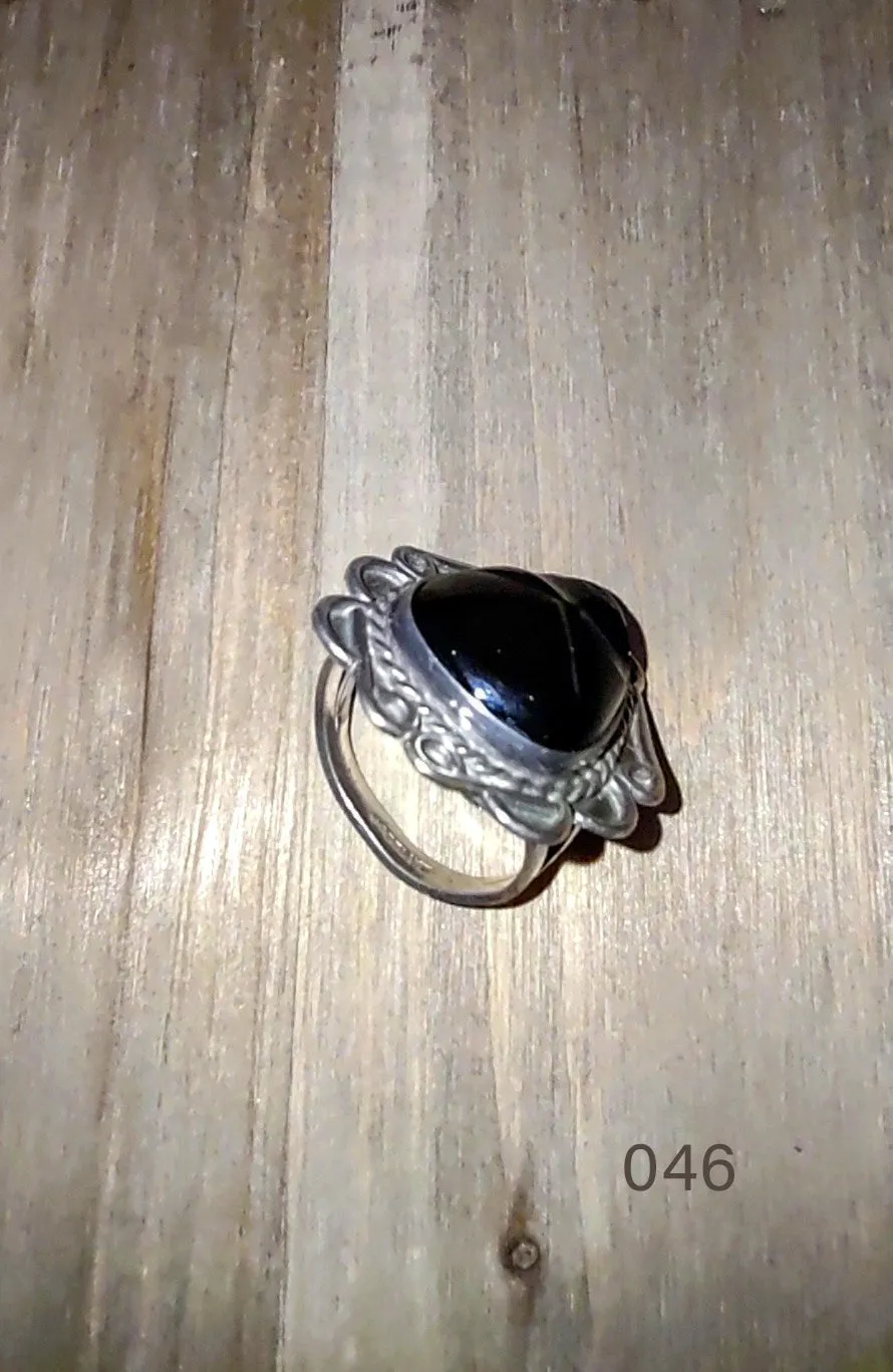 Ladies Vintage Sterling Silver Onyx Tribal Stone Mask Ring sz. 6