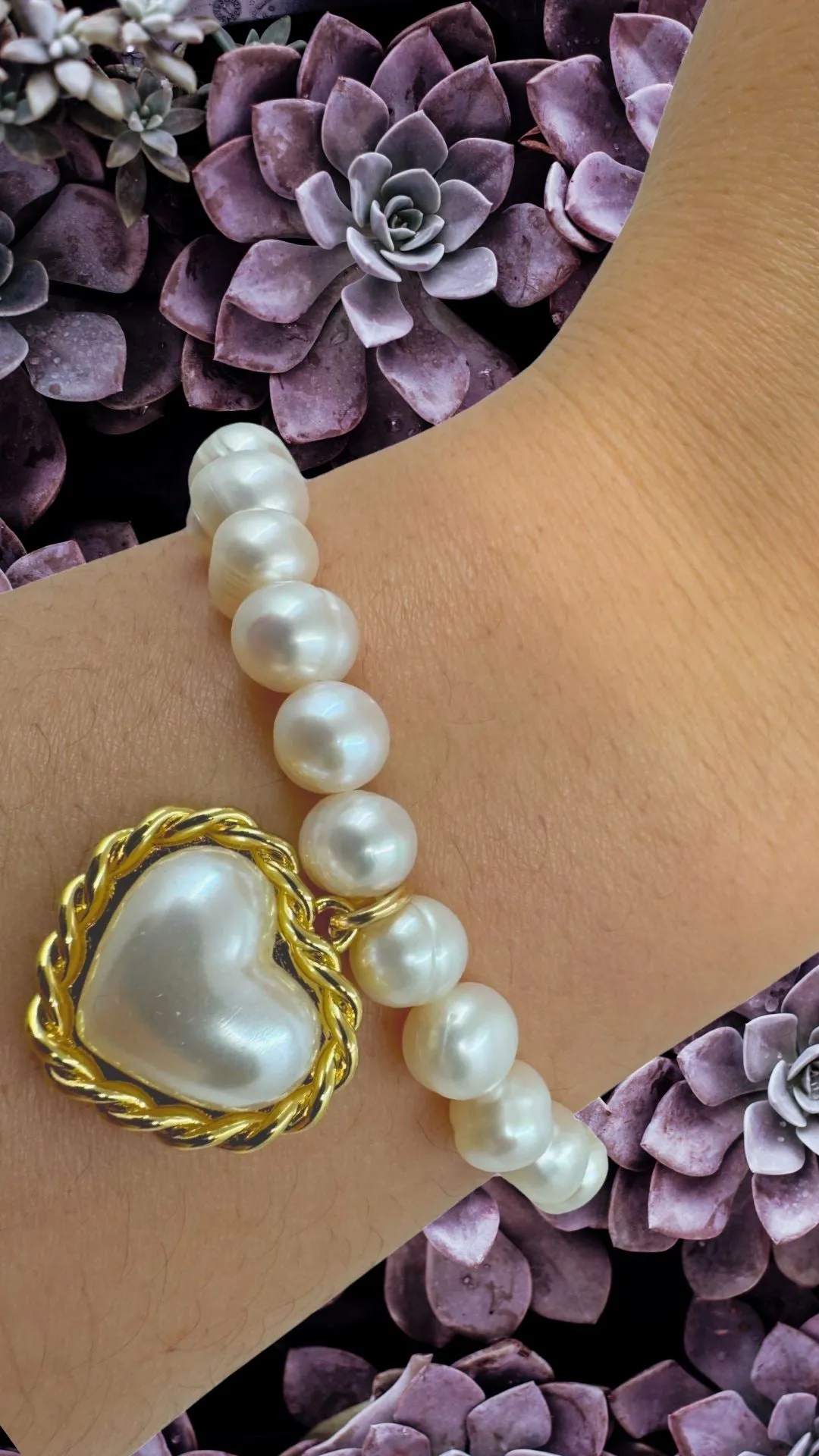 Pearl Stretch Bracelet With Heart Charm (BG3436)