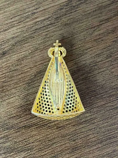 Pingente de Nossa Senhora de Aparecida Foleada a Ouro 18K Com Pedras Azuis 39x24mm Pingentes Catolicos Para Mulheres e Homens Pedra Zirconia