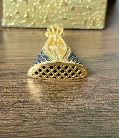 Pingente de Nossa Senhora de Aparecida Foleada a Ouro 18K Com Pedras Azuis 39x24mm Pingentes Catolicos Para Mulheres e Homens Pedra Zirconia